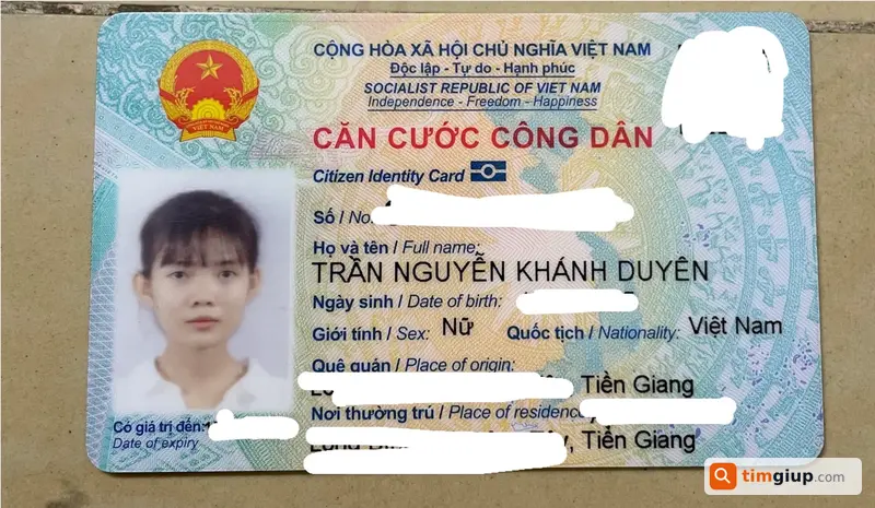 Tìm túi phao đen chứa giấy tờ Trần Nguyễn Khánh Duyên tại Q1, HCM