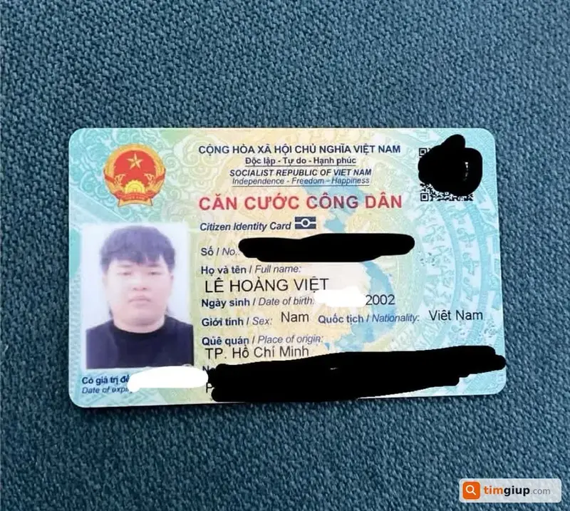 Tìm ví da màu đen chứa giấy tờ của Lê Hoàng Việt