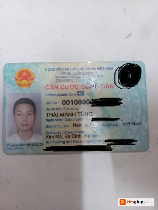 Tìm Ví Màu Đen Cùng Giấy Tờ Mang Tên Thái Mạnh Tùng
