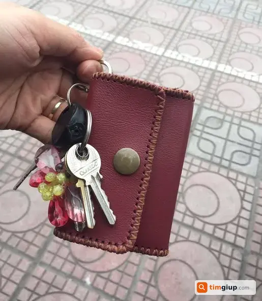 Tìm ví màu nâu có tờ giấy xuất xưởng xe Vinfast mang tên Nguyễn Mạnh Tuấn , rơi từ đoạn cầu cân đến thôn 9 xã Vũ Tiên