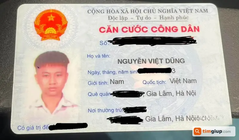 Tìm ví nam màu đen chứa giấy tờ Nguyễn Việt Dũng tại Hà Nội