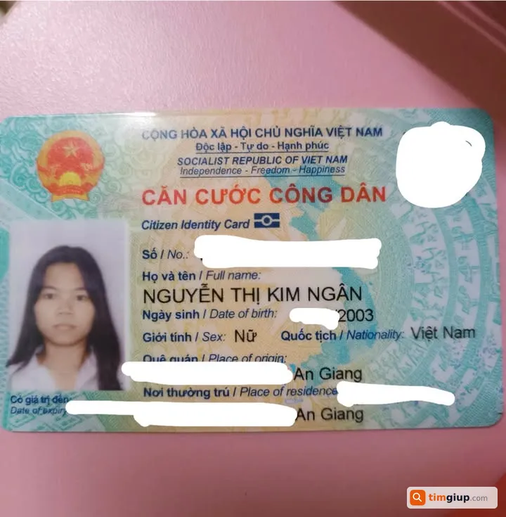 Tìm ví màu hồng đánh rơi của Nguyễn Thị Kim Ngân tại Bình Dương