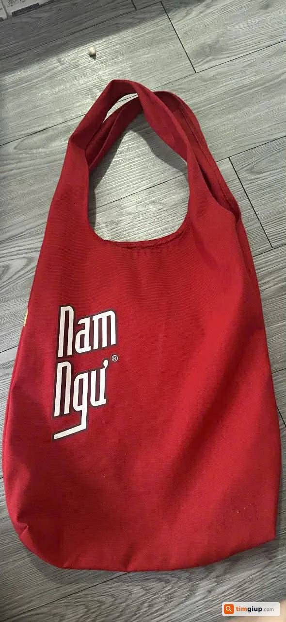 Tìm túi màu đỏ chứa giấy tờ tùy thân của Thạch Trần Đăng Khoa