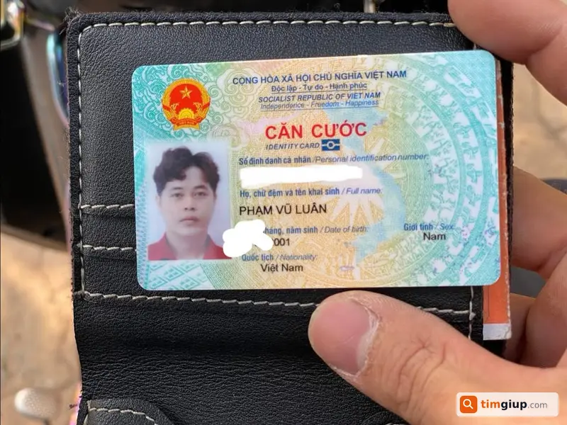 Tìm ví da đen chứa giấy tờ rơi khu vực Tân Uyên, Bình Dương