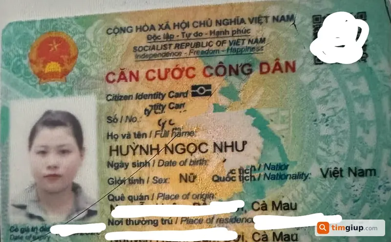 Tìm ví màu vàng nhạt rơi tại Quận 10