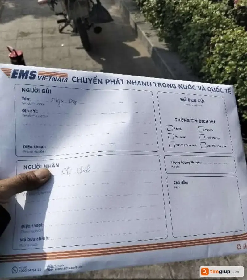 Tìm bao thư chứa giấy tờ nhà và di chúc tại Quận 7, TP.HCM