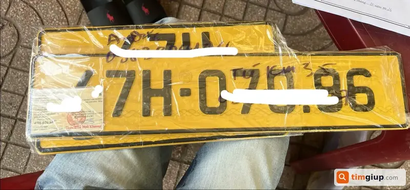 Tìm giấy đăng ký xe ô tô tải mang tên Lê Trạng Quỳnh tại Quận 12