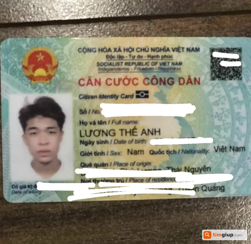 Tìm ví màu đen rơi đường Nguyễn Quý Đức, Hà Nội