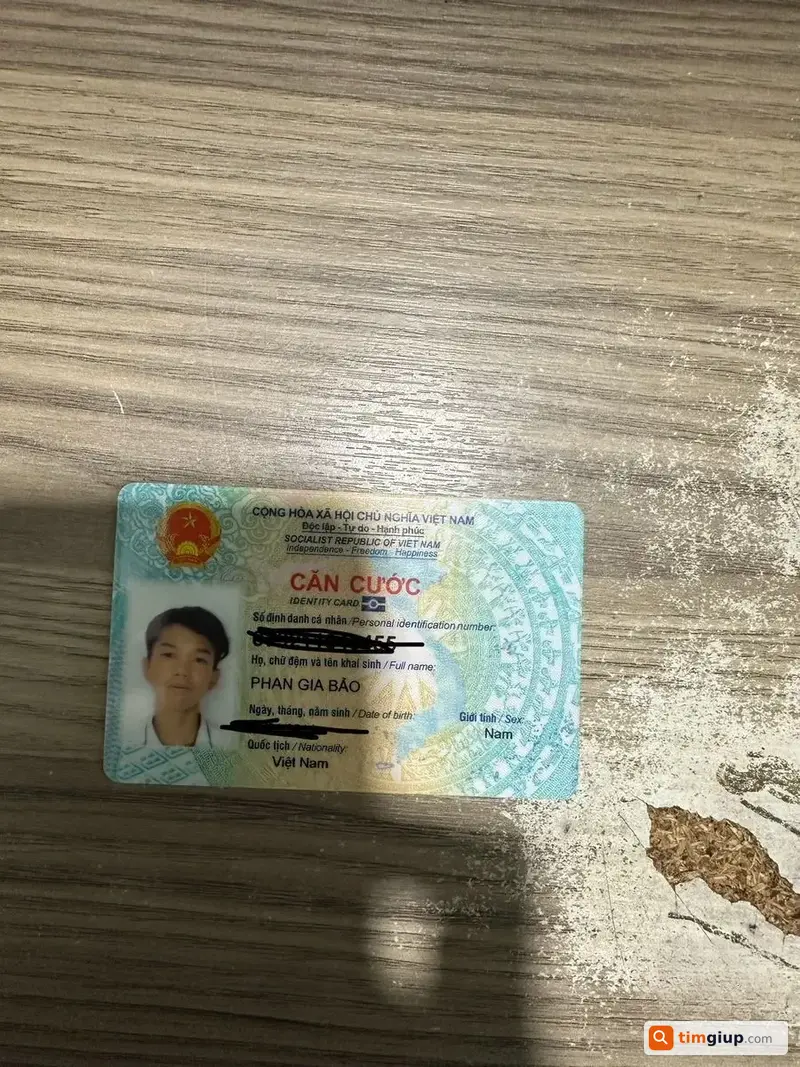 Tìm Balo Đỏ Thanh Hùng Futsal Có Cccd Tại Tp.hcm