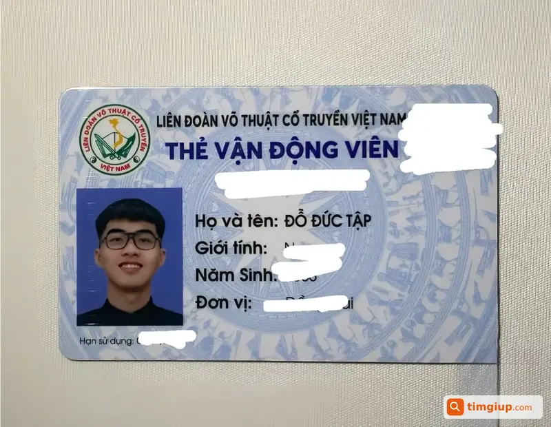 Ví Nike Đen Cùng Giấy Tờ Mang Tên Đỗ Đức Tập Ở Tân Uyên