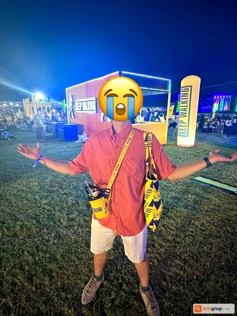 Tìm túi xách màu vàng đánh rơi tại phố Lê Duẩn, Hà Nội