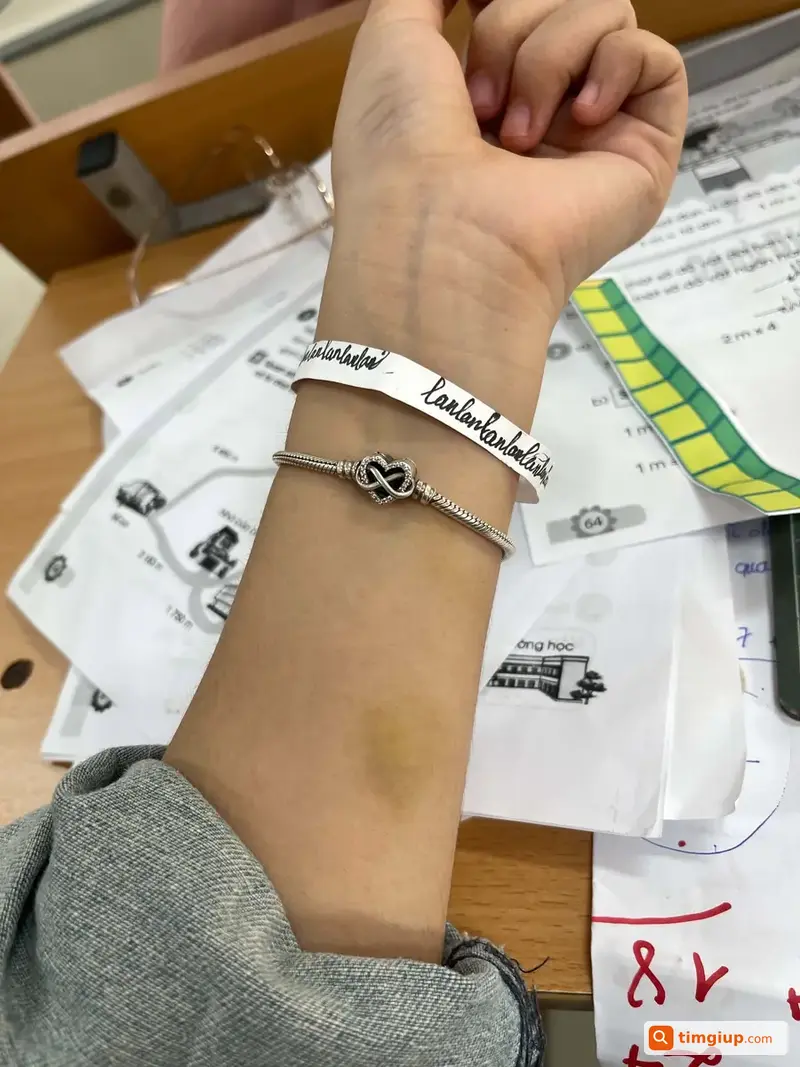 Vòng Tay Pandora Charm Trái Tim Vô Cực Rơi Trên Đường Đi
