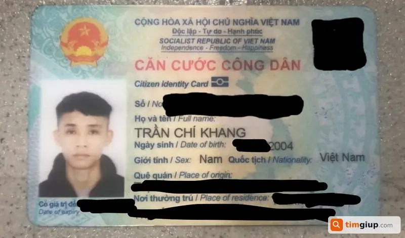 Tìm ví màu đen đánh rơi của anh Trần Chí Khang (2004) tại TP.HCM