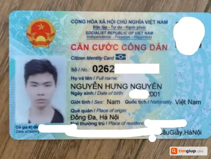 Tìm ví da cá sấu nâu cùng giấy tờ tại Võ Chí Công Hà Nội