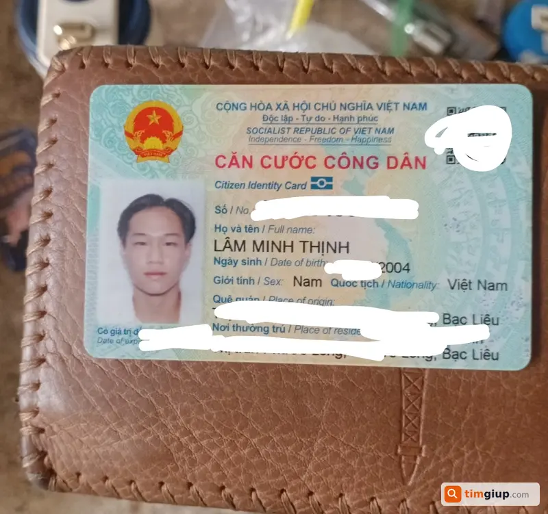Mất ví da nâu giấy tờ tên Lâm Minh Thịnh tại TP.HCM