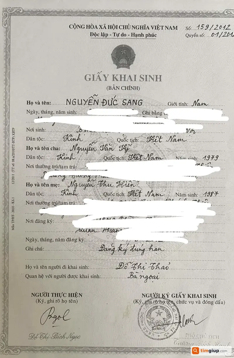 Tìm bộ giấy tờ tùy thân bị rơi tại khu vực Bệnh viện Thanh Nhàn, Hà Nội