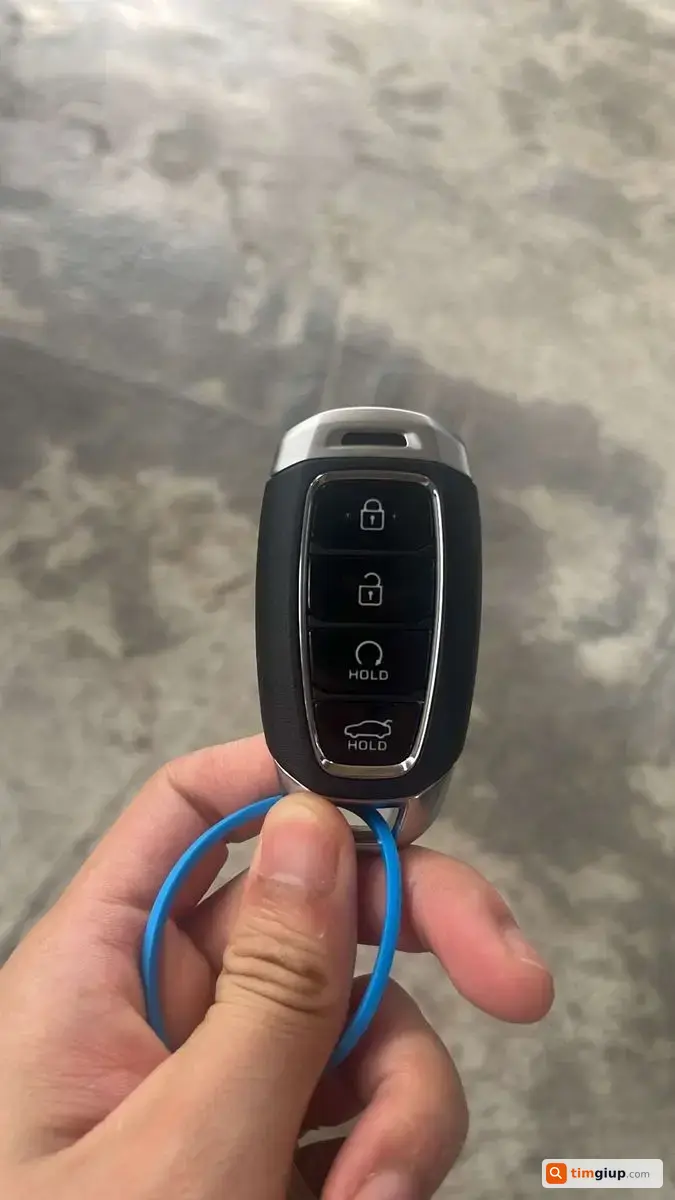 Tìm Chìa Khóa Xe Ô Tô Đánh Rơi Trên Đường Nguyễn Phước Lan