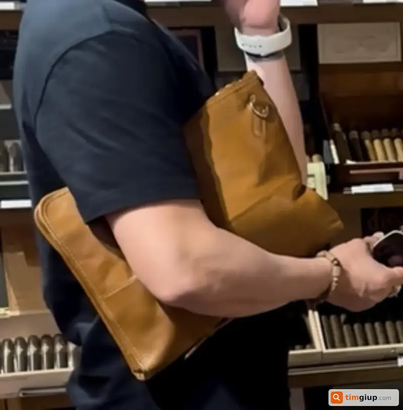 Tìm túi xách da bò chứa giấy tờ tùy thân của anh Đặng Thế Bình