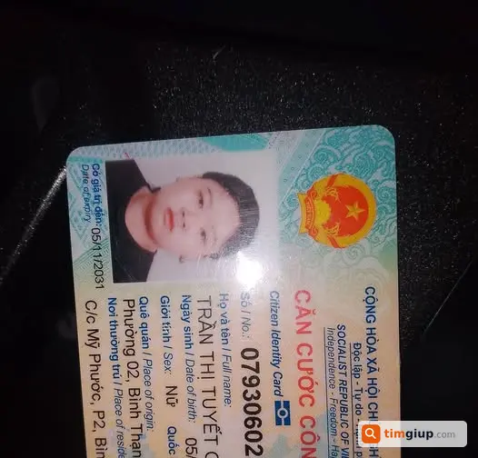 Tìm Ví Cầm Tay Màu Hồng Cùng Giấy Tờ Rơi Từ Phạm Văn Đồng Đến Ngã Tư Ga