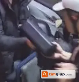 Tìm túi cầm tay chứa giấy tờ tùy thân của Đào Giang Nguyên