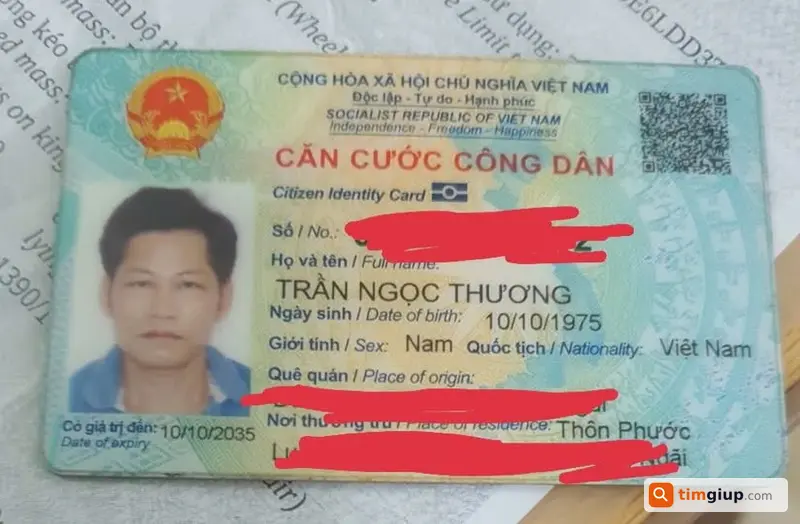 Trần Ngọc Thương đánh rơi bóp giấy tờ tại xã Bà Điểm