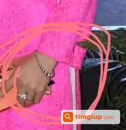 Vòng Tay Kỷ Niệm Bị Đánh Rơi Trên Đường Tham Quan Chùa Linh Mụ
