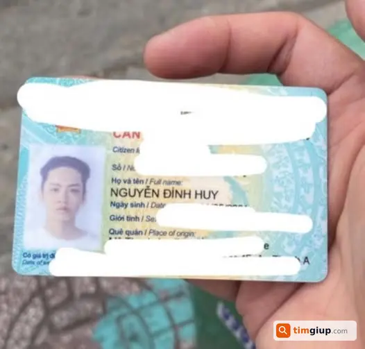 Tìm bóp nâu thất lạc trước chợ Đông Ba, chứa giấy tờ Nguyễn Đình Huy