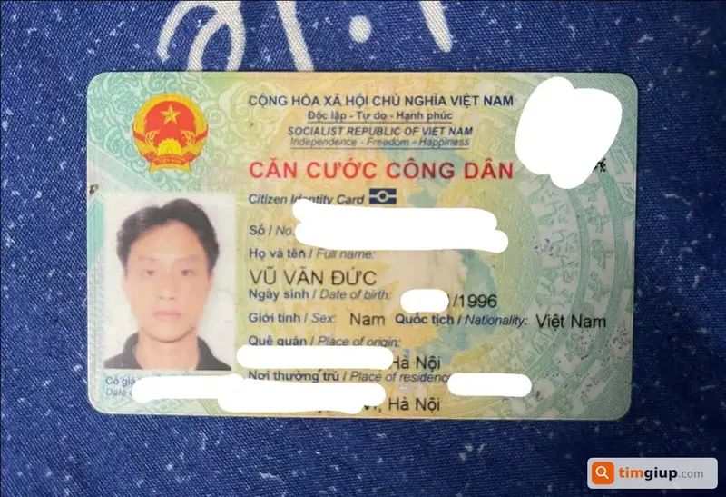 Tìm ví nam màu đen chứa giấy tờ của Vũ Văn Đức