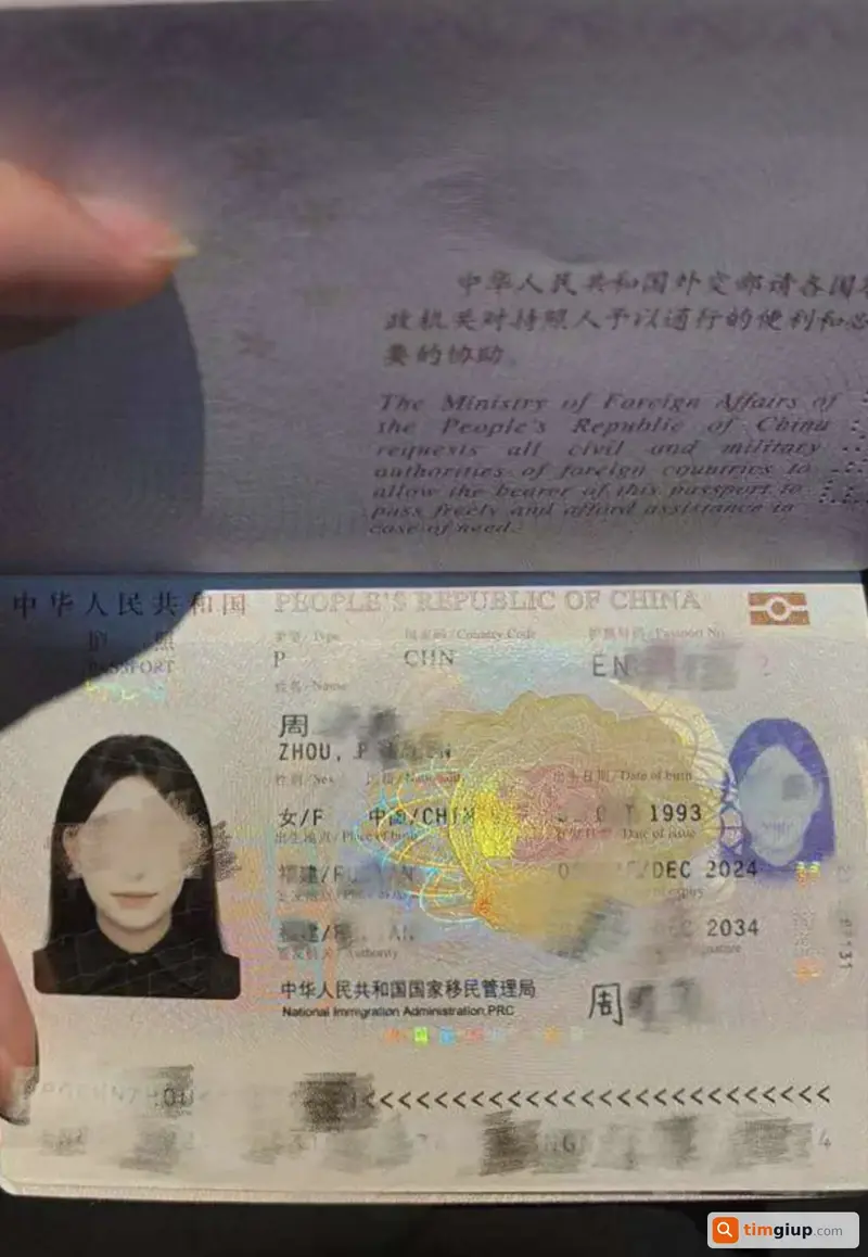 Tìm túi xách chứa hộ chiếu và visa họ Zhou (1993) tại TP. Hồ Chí Minh