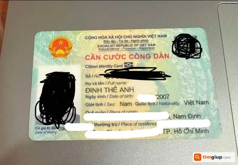 Tìm ví màu đen chứa giấy tờ của Đinh Thế Anh tại Quận 3, TP.HCM