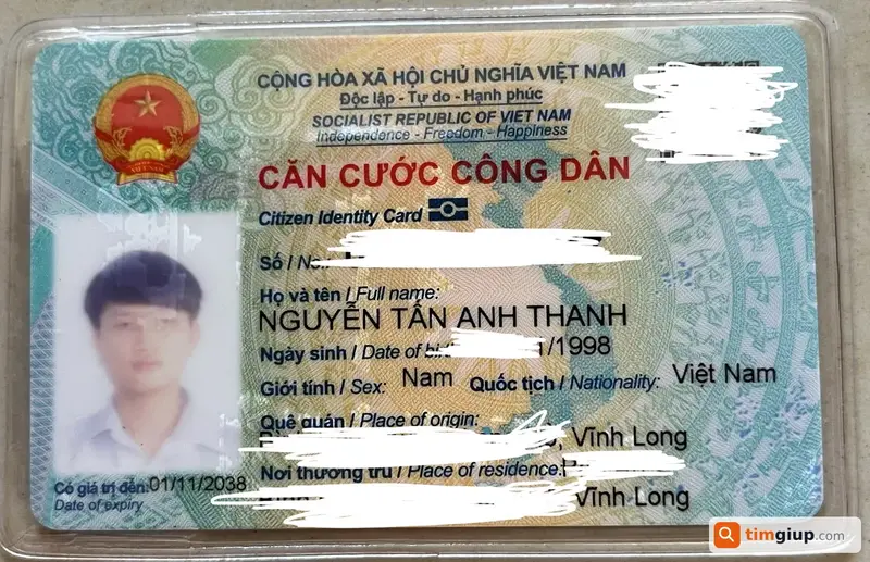 Tìm ví Leonardo màu xanh đen của anh Nguyễn Tấn Anh Thanh tại sân bay Nội Bài