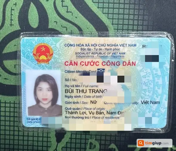 Rơi ví màu xanh lá cây có CCCD, thẻ ngân hàng và tiền mặt