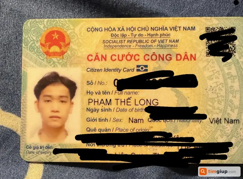 Tìm ví gập màu đen đánh rơi tại Sân bay Nội Bài