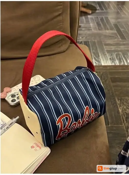 Tìm túi đồ nghề để quên ghế đá chợ C2 Nhân Chính