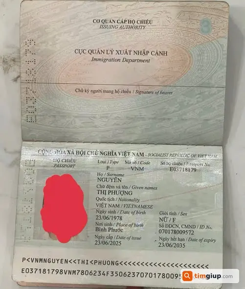 Rơi hộ chiếu Nguyễn Thị Phượng và tiền mặt