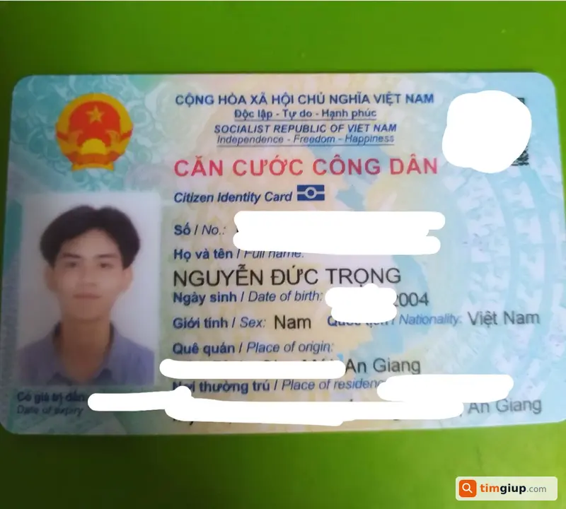 Rơi ví nâu logo vương miện, giấy tờ Nguyễn Đức Trọng