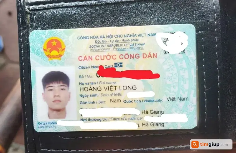Tìm ví giấy tờ tên Hoàng Việt Long khu Triều Khúc Trung Kính, Hà Nội
