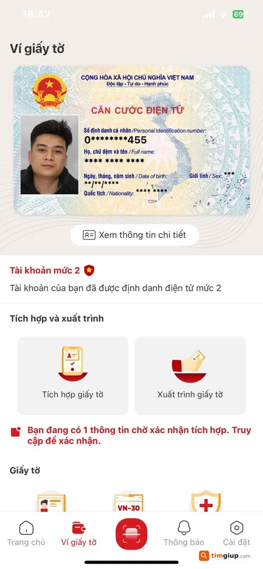Tìm ví màu cam rơi trên đường Mai Thúc Loan – Đặng Tất, Hà Nội