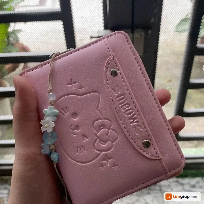 Tìm ví hồng Hello Kitty rơi tại Quận 1, TP.HCM