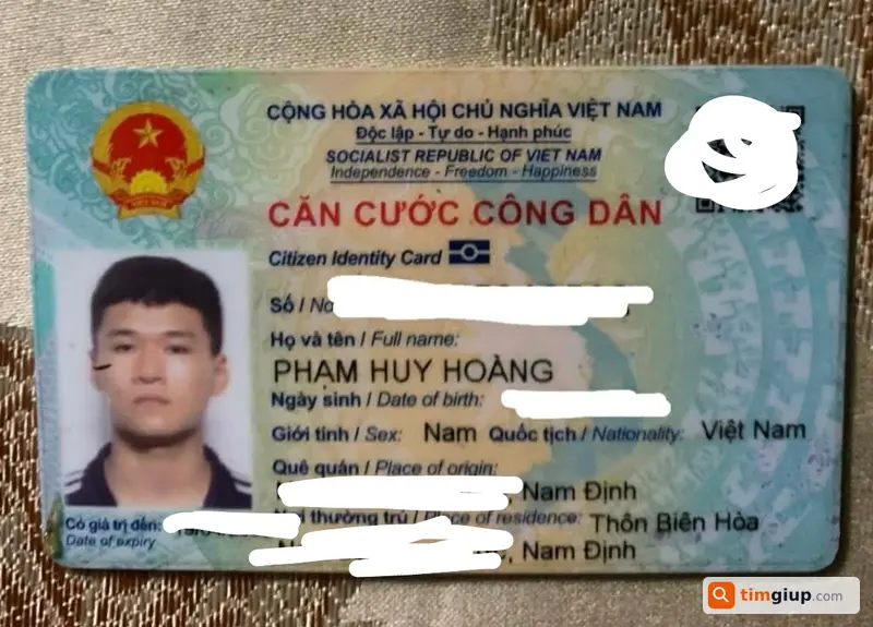 Tìm ví và giấy tờ mang tên Phạm Huy Hoàng tại Hà Nội