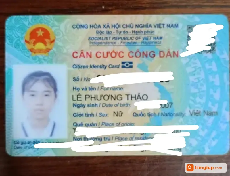 Ví Trắng Và Giấy Tờ Tên Lê Phương Thảo Rơi Tại Hải Phòng