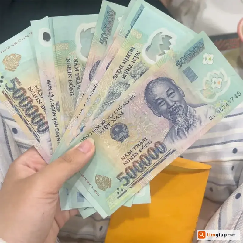 Tìm bao lì xì màu vàng chứa 5 triệu đồng tại Hải Phòng