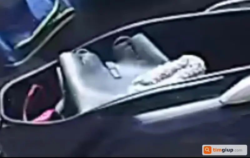 Tìm túi đựng đồ đánh rơi tên Ngô Thị Lê Hoa tại Hà Nội