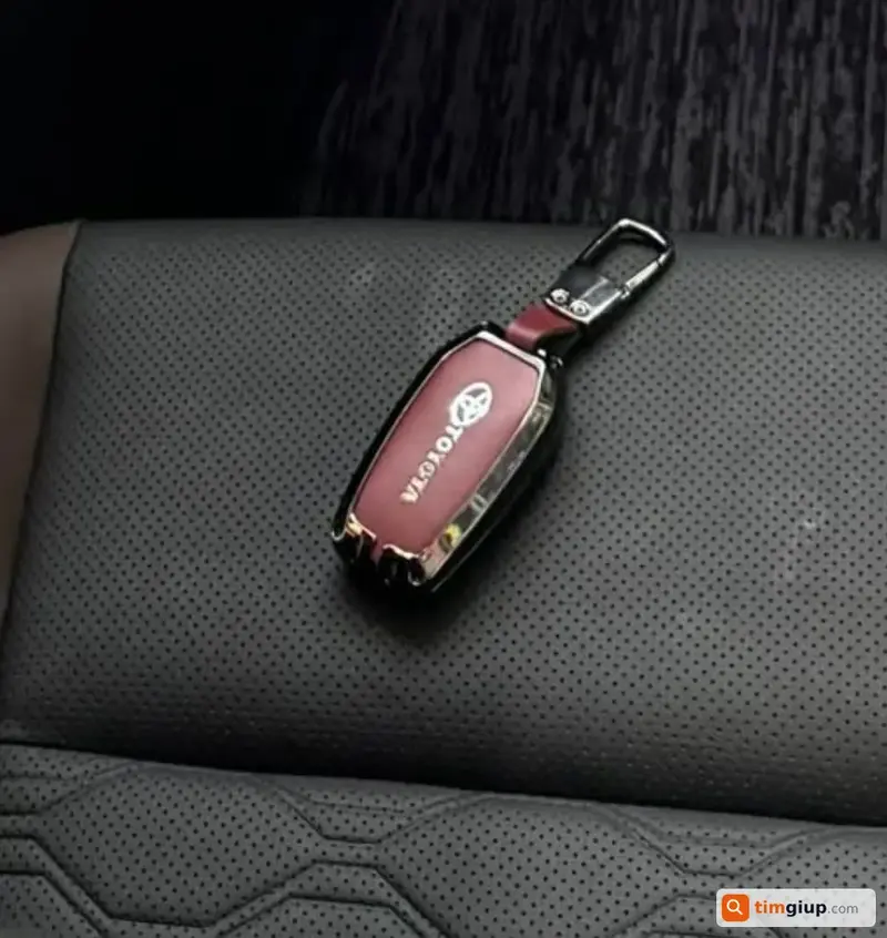 Tìm chìa khóa xe ô tô màu đỏ tại Đà Nẵng