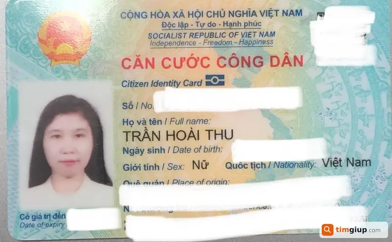 Tìm ví da màu xanh lá cây và giấy tờ tên Trần Hoài Thu