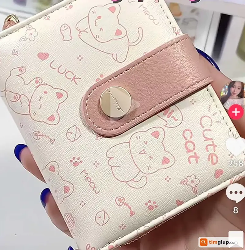 Tìm ví màu trắng hồng của Nguyễn Thị Thanh Tuyền