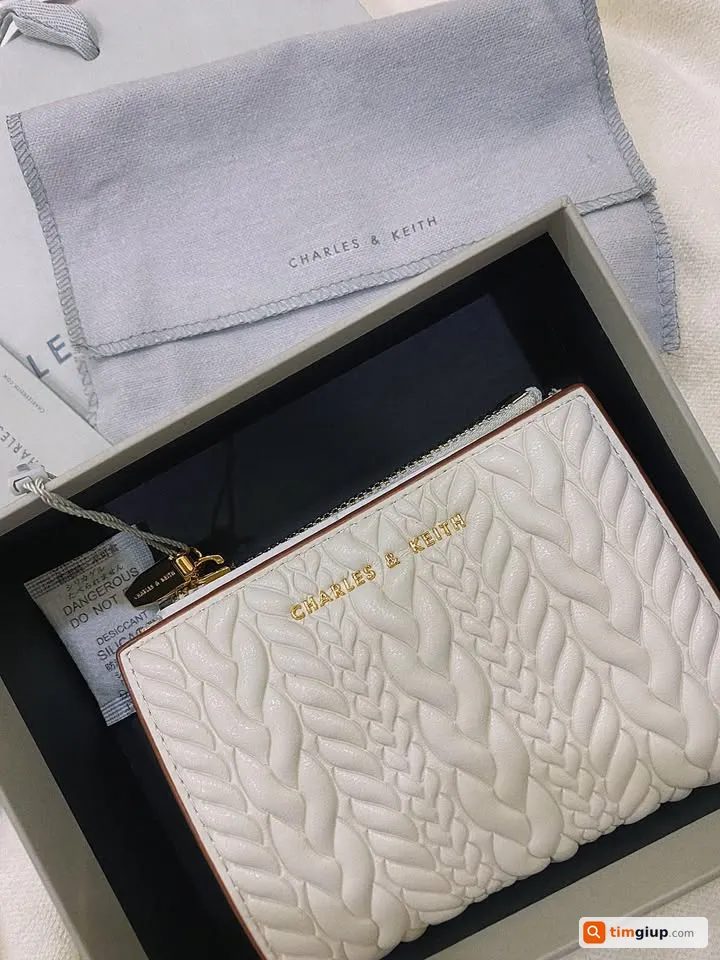 Tìm ví và túi tote thất lạc tại Quận Lê Chân, Hải Phòng