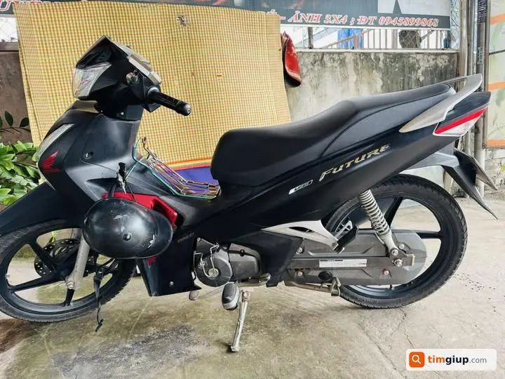 Tìm xe máy Future đen đỏ mất trước cổng trường FPT