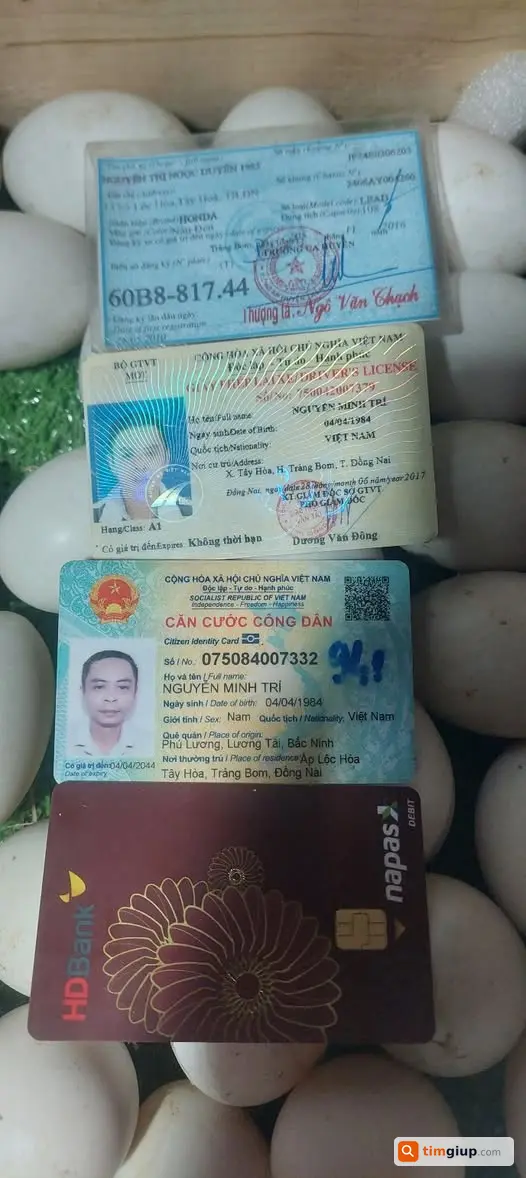 Nhặt được ví có giấy tờ tùy thân, liên hệ nhận lại