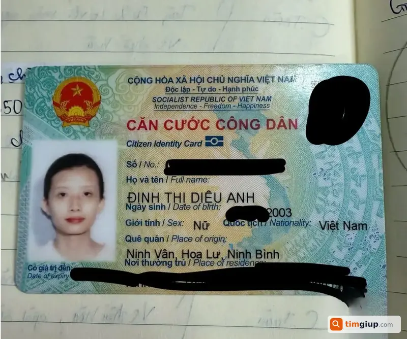 Tìm Ví Màu Trắng Sữa Seeme Rơi Tại Circle K Nam Trung Yên Hà Nội